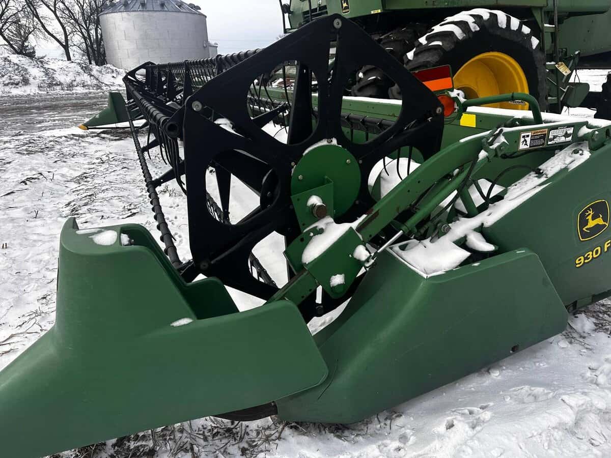 Зерновая жатка John Deere 930F